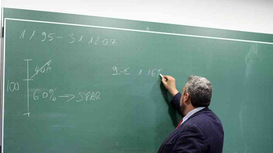 Plans to extend teacher training by a year under consultation 